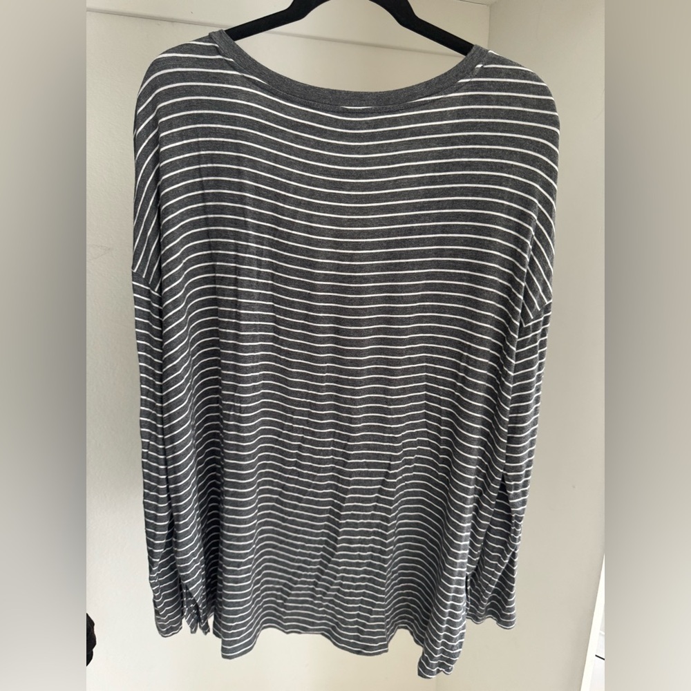 American Eagle - Soft and Sexy V Neck Long Sleeve - grey/white, size XL - Picture 3 of 3